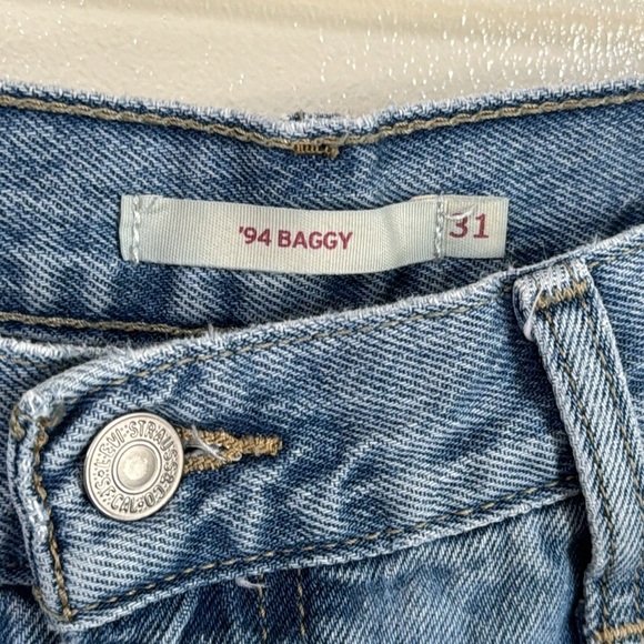 Levi’s Women’s ‘94 Baggy Jean Size 31 Distressed Medium Light Wash High Rise - Picture 6 of 9